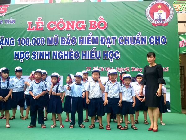 Chương trình tặng mũ bảo hiểm cho học sinh tiểu học TPHCM